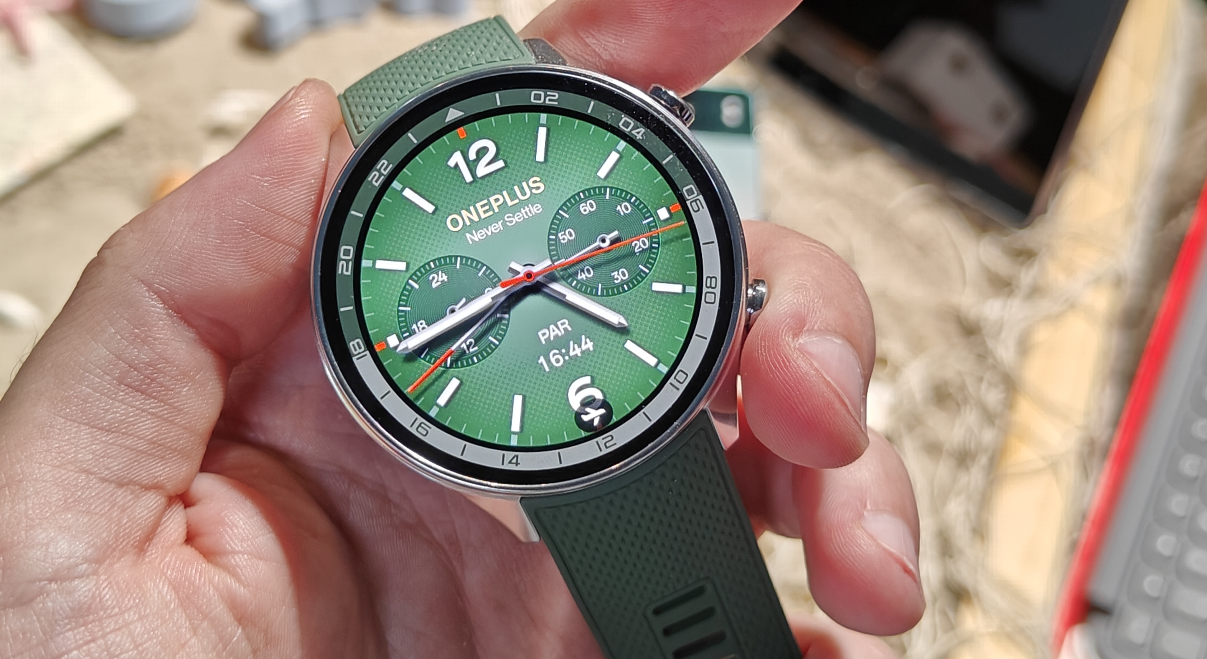 Świetny smartwatch z WearOS i baterią na kilka dni w polskiej promocji. Tak tanio dawno nie było