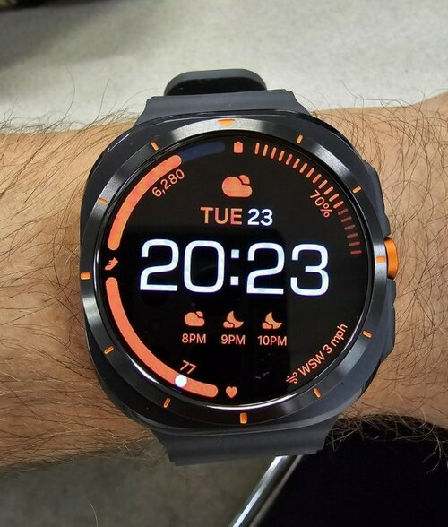 krzywy ekran Samsung Galaxy Watch Ultra/fot. @immasiddtweets na X