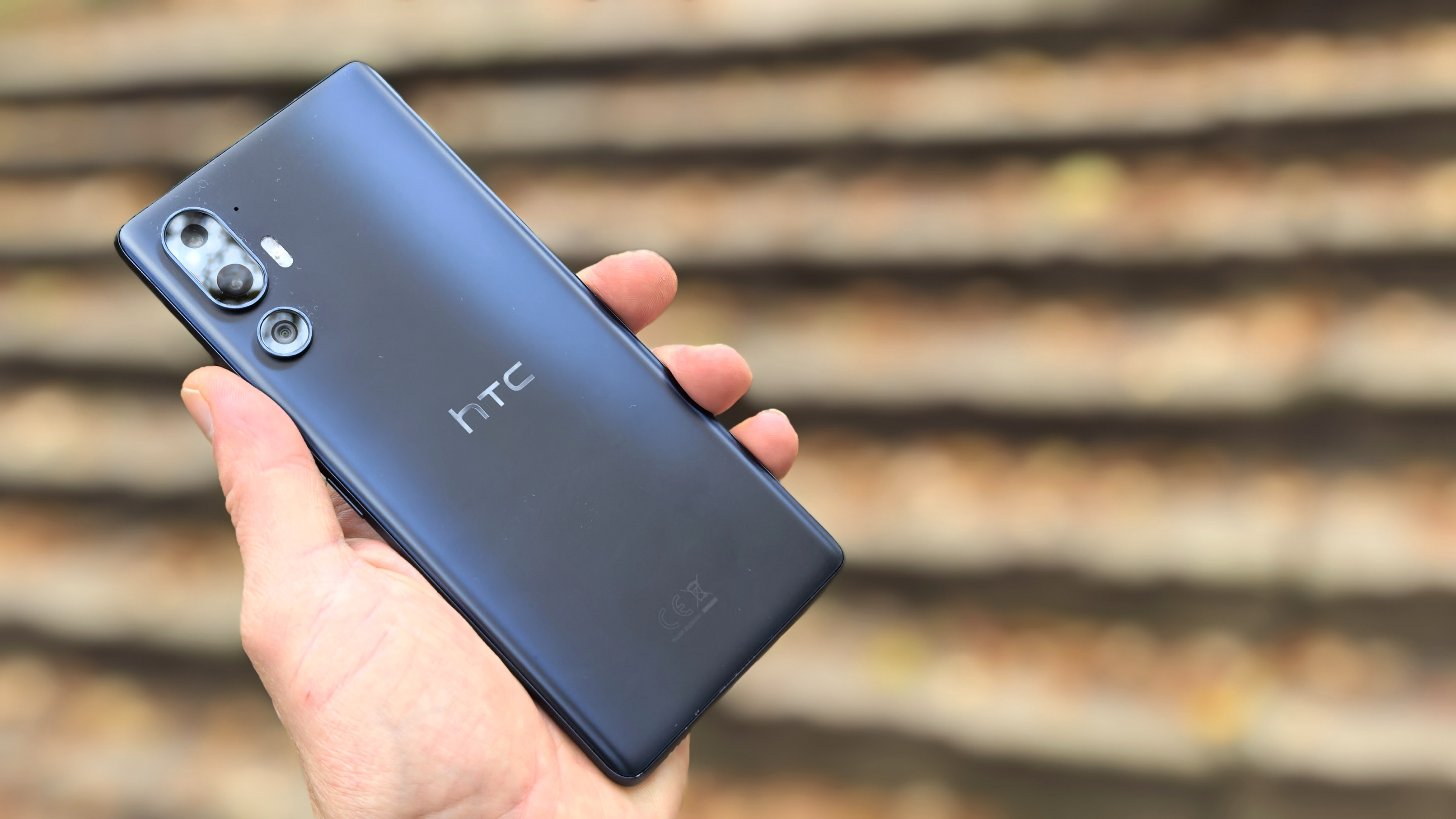 Recenzja HTC U24 Pro. Dobry średniak to już za mało. Konkurencja oferuje więcej i lepiej