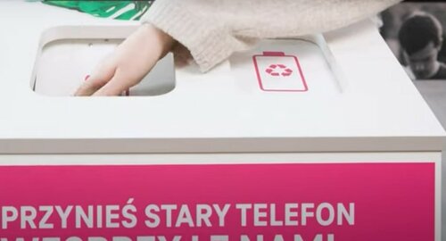 stare telefony działają cuda/fot. T-Mobile i szlachetna paczka