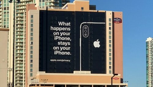 billboard Apple/ fot. Chris Velazco